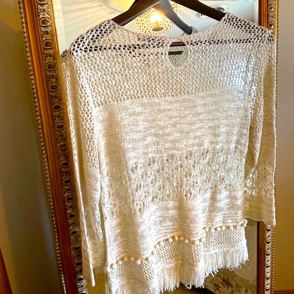 RELATIVITY NWOT FRINGED CROCHET OPEN KNIT POM POM SUMMER SWEATER W GOLD SHIMMER - Picture 4 of 11